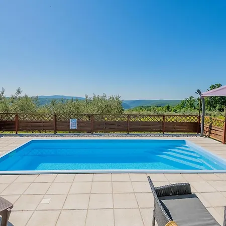 Jadranka With Private Pool & Valley View In Istria Apartmán