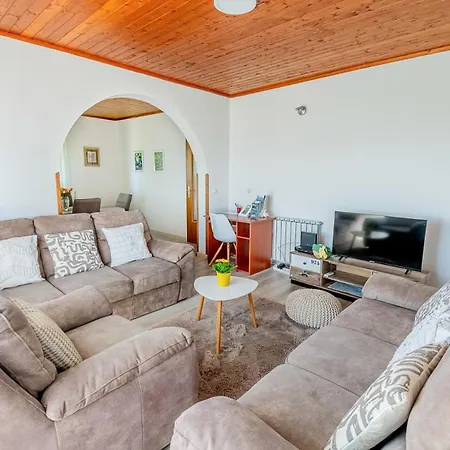 Jadranka With Private Pool & Valley View In Istria Апартаменты *
